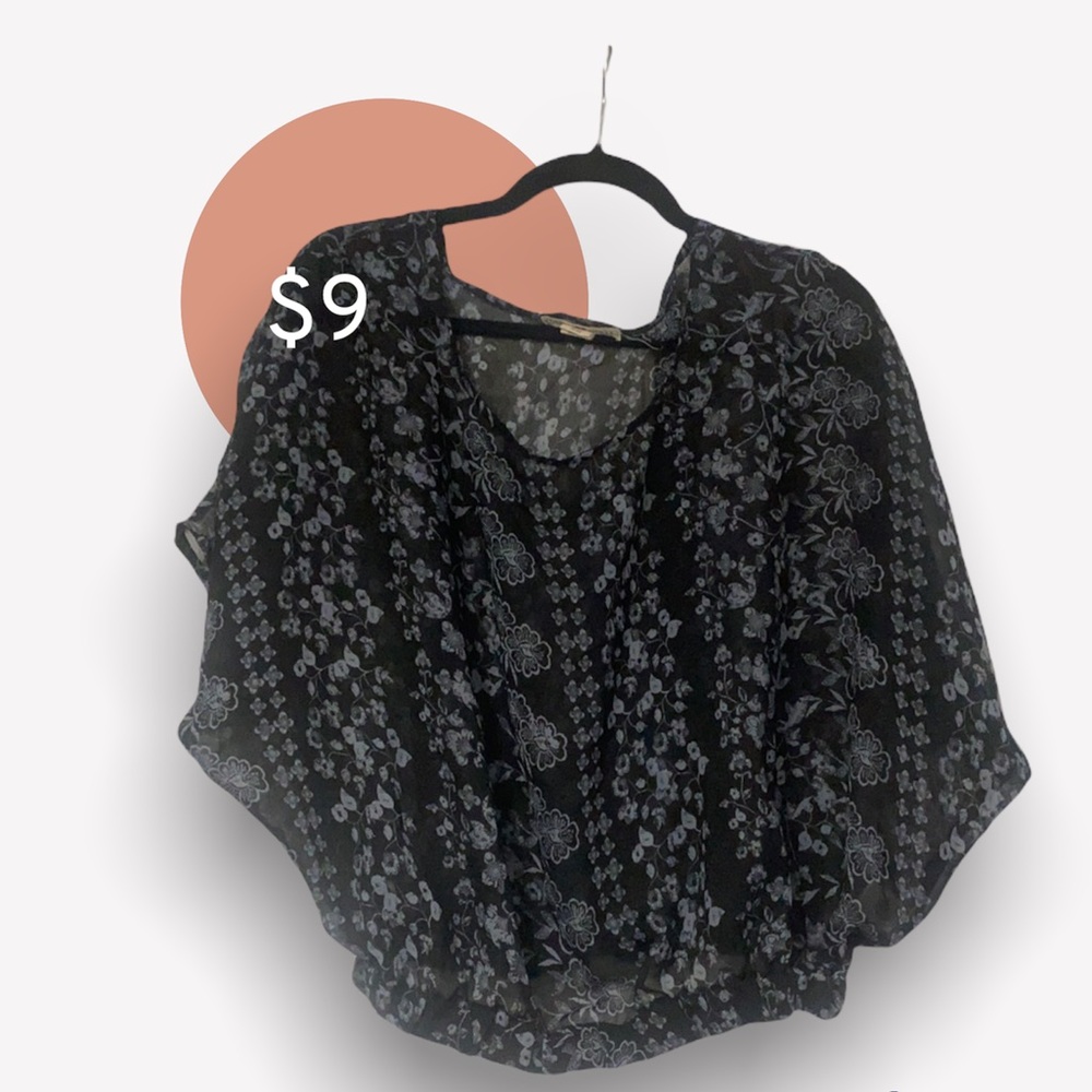 Size: Small Sheer Top Floral Shortsleeves
